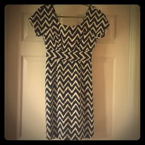 Milly Navy blue and white chevron dress 👗